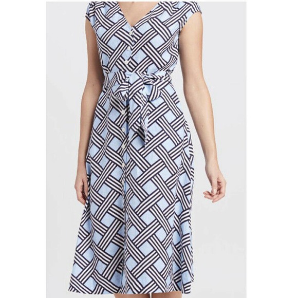 Draper James Dresses & Skirts - Draper James V Neck Button Front Dress